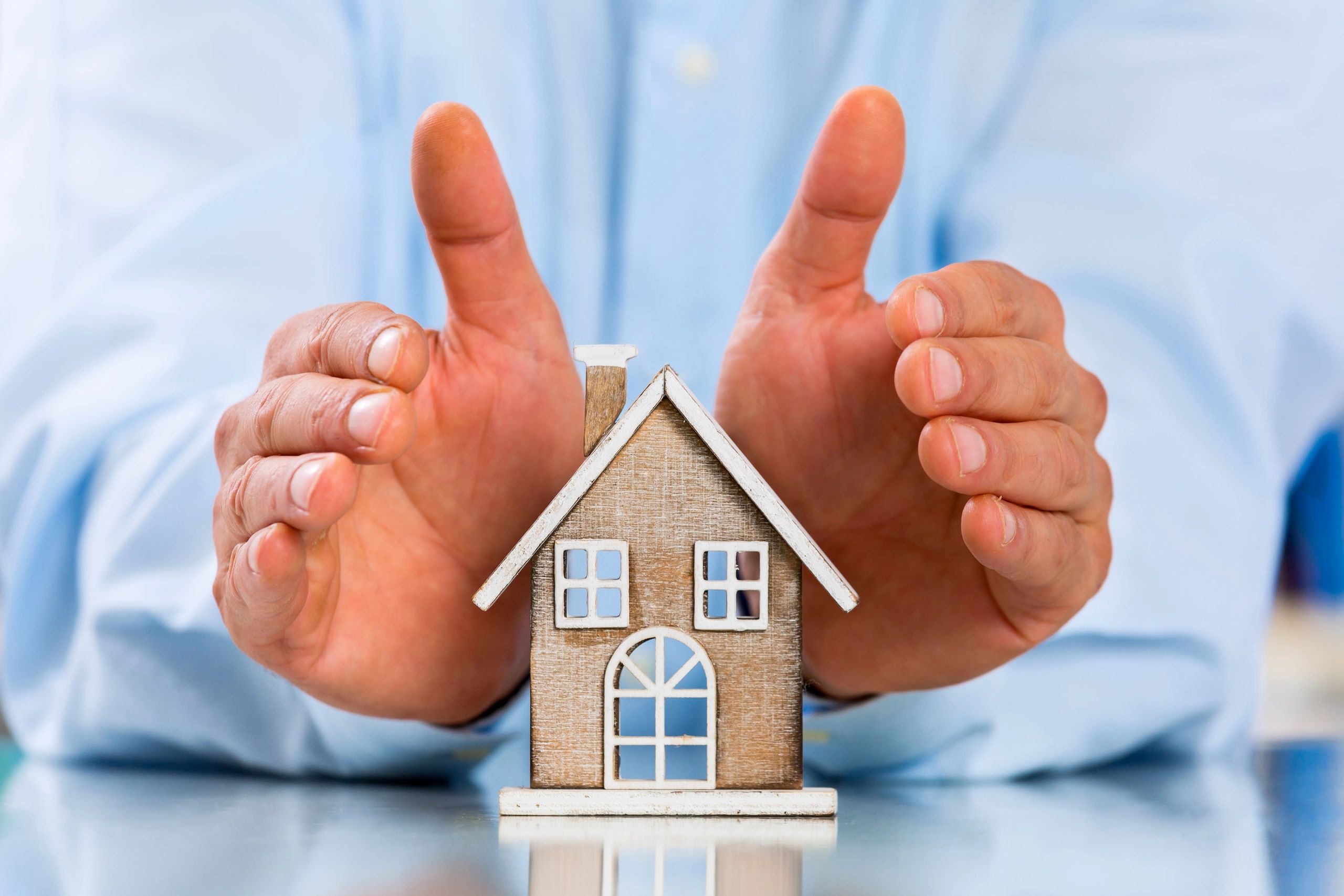 Agent showing home to family